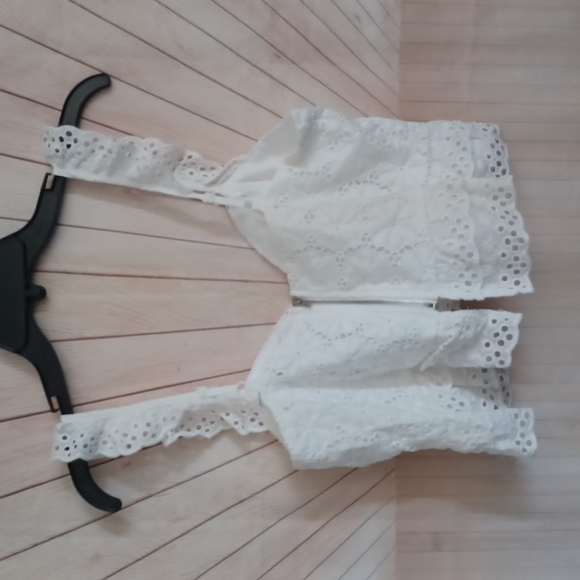 Sugarlips Eyelet ruffle top medium - Picture 5 of 5